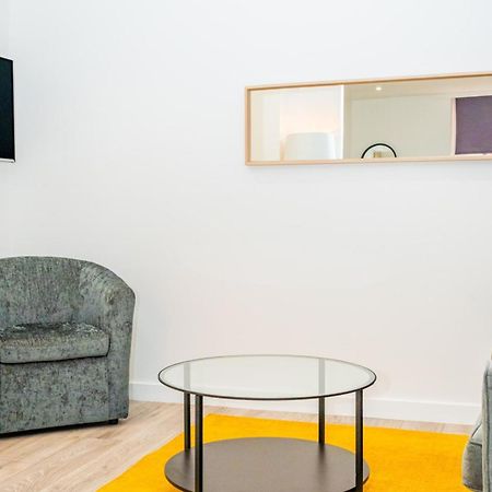 Central Serviced Apartments - 2 Bedroom - Walk Away From City Centre & Universities - Sleeps 4 - 1 X Double 2 X Single - Smart Tvs In All Rooms - Short Term Stays Welcome - Walk Away From Train & Bus Station - Preferred Location For Short Stay In Dun 邓迪 外观 照片