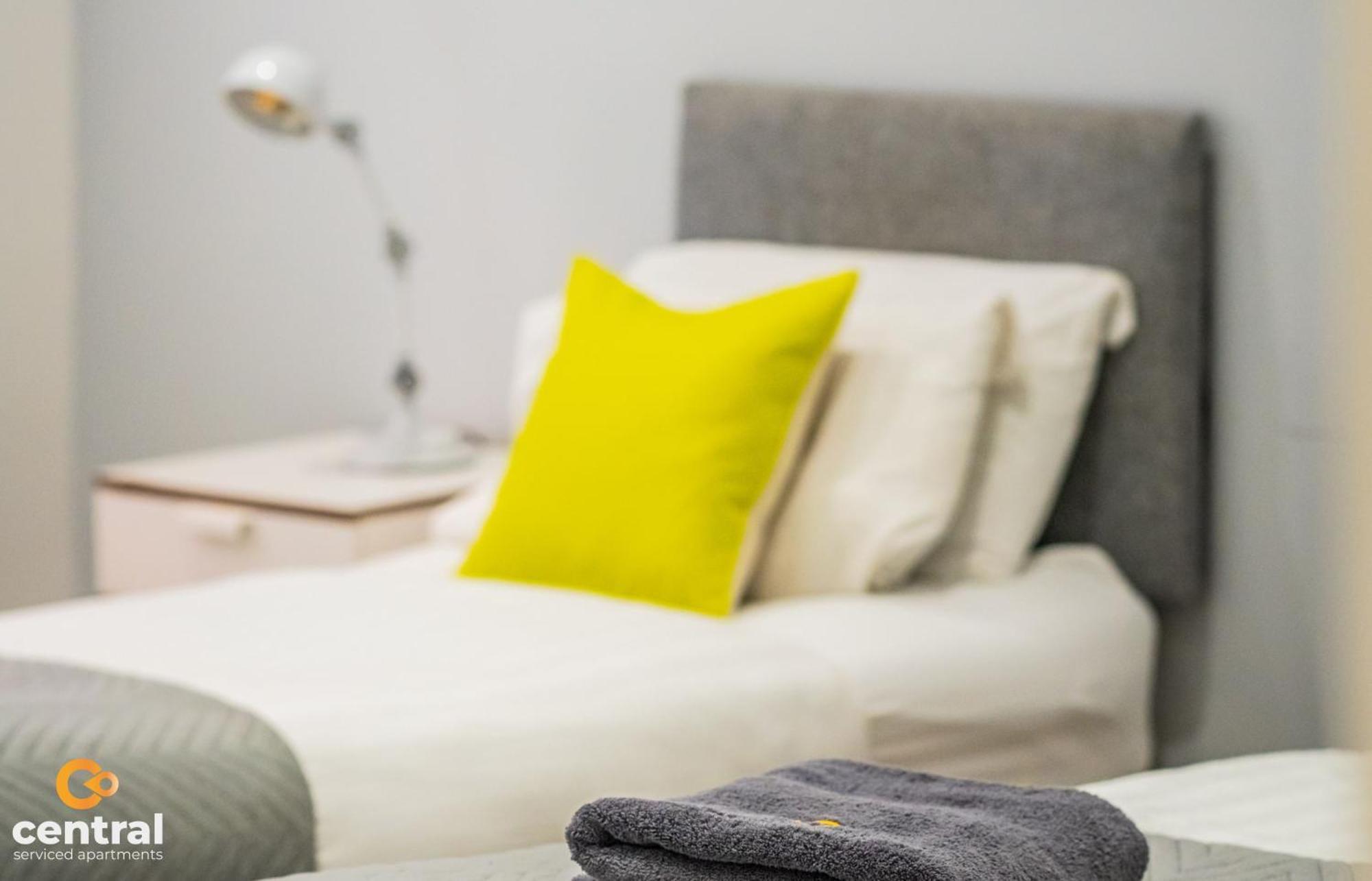 Central Serviced Apartments - 2 Bedroom - Walk Away From City Centre & Universities - Sleeps 4 - 1 X Double 2 X Single - Smart Tvs In All Rooms - Short Term Stays Welcome - Walk Away From Train & Bus Station - Preferred Location For Short Stay In Dun 邓迪 外观 照片