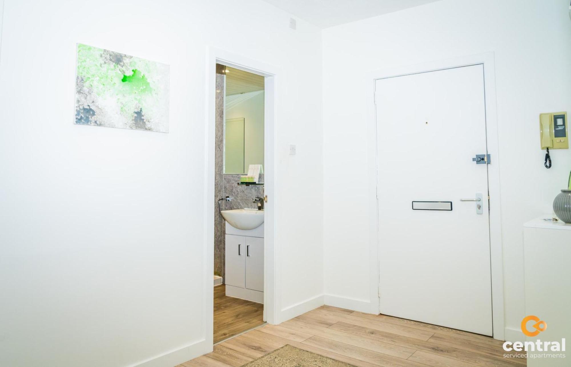 Central Serviced Apartments - 2 Bedroom - Walk Away From City Centre & Universities - Sleeps 4 - 1 X Double 2 X Single - Smart Tvs In All Rooms - Short Term Stays Welcome - Walk Away From Train & Bus Station - Preferred Location For Short Stay In Dun 邓迪 外观 照片